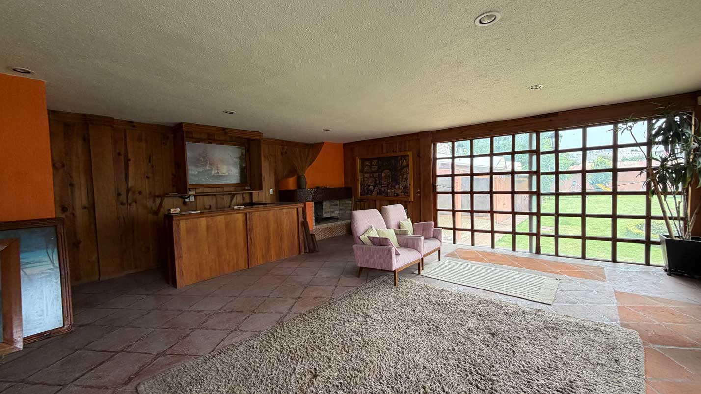 Sala o estancia con vista al jardin